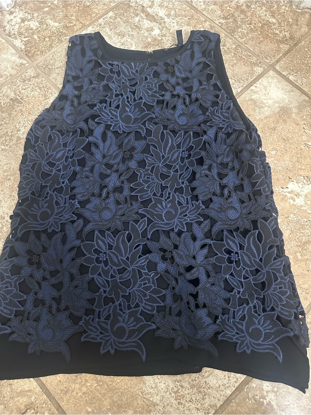 White House Black Market Navy/Black embroidered Floral blouse Sz.4